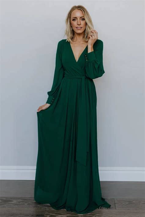 Effortlessly Elegant: The Allure of a Hunter Green Magic Dress